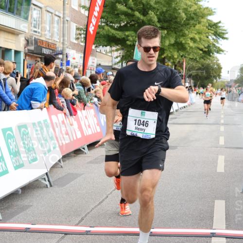 15.09.2024 - PSD Bank Halbmarathon Strokosch-Dieckow http://msf.ph/oto/7091928 15.09.2024 11:28:08 Ziel 427, 691, 694, 700, 890, 1027, 1031, 1046, 1099 meine-sportfotos.de