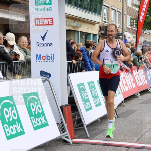 15.09.2024 - PSD Bank Halbmarathon Strokosch-Dieckow http://msf.ph/oto/7091943 15.09.2024 11:28:10 Ziel 427, 691, 694, 700, 890, 1027, 1031, 1046, 1099, 1140 meine-sportfotos.de