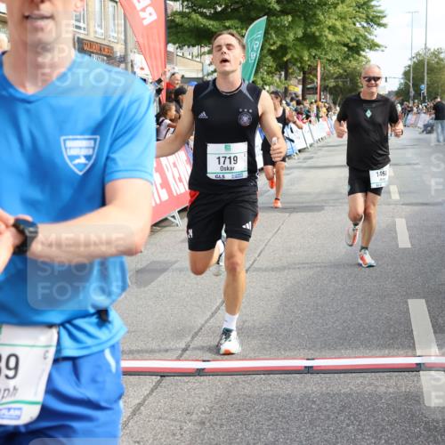 15.09.2024 - PSD Bank Halbmarathon Strokosch-Dieckow http://msf.ph/oto/7091995 15.09.2024 11:42:52 Ziel 715, 772, 956, 1116, 1213, 1292, 1468, 1479, 1589, 1719, 1774, 2489, 2610, 2659 meine-sportfotos.de
