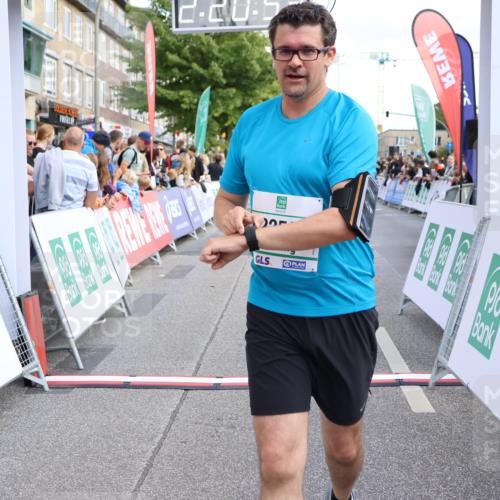 15.09.2024 - PSD Bank Halbmarathon Strokosch-Dieckow http://msf.ph/oto/7092088 15.09.2024 12:21:44 Ziel 2254, 2256, 2379, 2404, 2698, 3069, 3555 meine-sportfotos.de