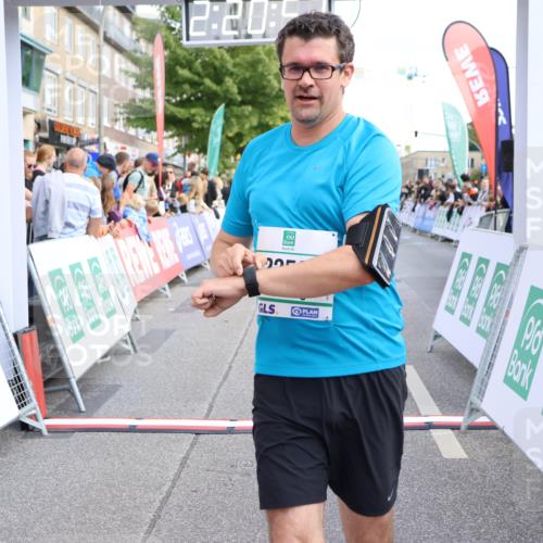 15.09.2024 - PSD Bank Halbmarathon Strokosch-Dieckow http://msf.ph/oto/7092095 15.09.2024 12:21:44 Ziel 2254, 2256, 2379, 2404, 2698, 3069, 3555 meine-sportfotos.de
