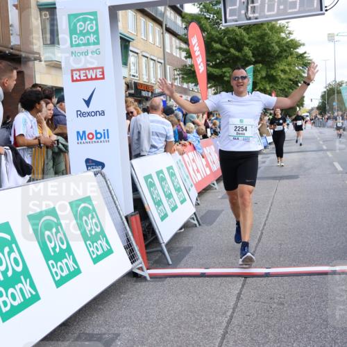 15.09.2024 - PSD Bank Halbmarathon Strokosch-Dieckow http://msf.ph/oto/7092131 15.09.2024 12:21:48 Ziel 2254, 2256, 2379, 2404, 2698, 3069, 3269, 3555 meine-sportfotos.de