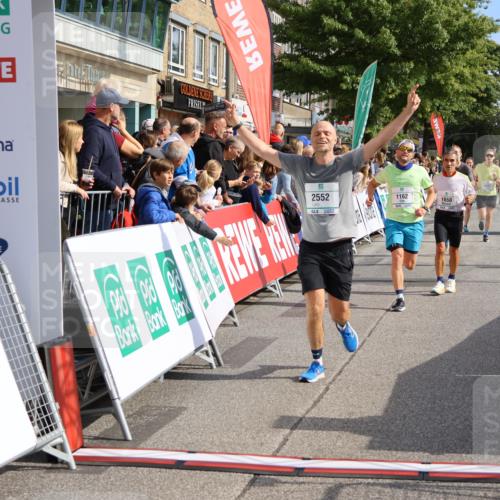 15.09.2024 - PSD Bank Halbmarathon Strokosch-Dieckow http://msf.ph/oto/7092343 15.09.2024 11:43:58 Ziel 750, 1162, 1190, 1272, 1277, 1322, 1411, 1457, 1545, 1650, 1721, 1839, 2552 meine-sportfotos.de