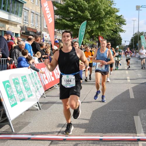 15.09.2024 - PSD Bank Halbmarathon Strokosch-Dieckow http://msf.ph/oto/7092427 15.09.2024 11:44:08 Ziel 717, 720, 950, 1162, 1196, 1246, 1250, 1272, 1304, 1398, 1411, 1457, 1650, 1721, 1771, 1839, 2482, 2552, 2967 meine-sportfotos.de