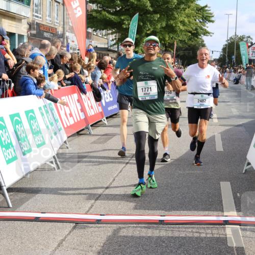 15.09.2024 - PSD Bank Halbmarathon Strokosch-Dieckow http://msf.ph/oto/7092480 15.09.2024 11:44:12 Ziel 717, 720, 950, 1196, 1246, 1250, 1272, 1304, 1398, 1411, 1457, 1650, 1721, 1771, 1839, 2482, 2967 meine-sportfotos.de
