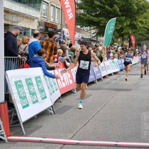 15.09.2024 - PSD Bank Halbmarathon Strokosch-Dieckow http://msf.ph/oto/7092507 15.09.2024 11:29:35 Ziel 906, 909, 1050, 1134, 1413, 1423, 2481, 2607 meine-sportfotos.de