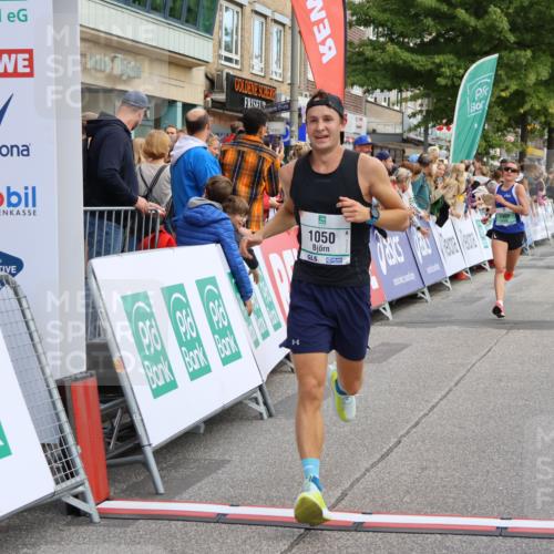 15.09.2024 - PSD Bank Halbmarathon Strokosch-Dieckow http://msf.ph/oto/7092520 15.09.2024 11:29:36 Ziel 906, 909, 1017, 1050, 1413, 1423, 2481, 2607 meine-sportfotos.de