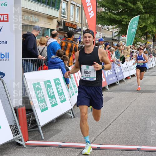 15.09.2024 - PSD Bank Halbmarathon Strokosch-Dieckow http://msf.ph/oto/7092523 15.09.2024 11:29:36 Ziel 906, 909, 1017, 1050, 1413, 1423, 2481, 2607 meine-sportfotos.de