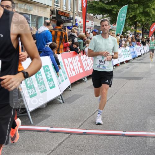 15.09.2024 - PSD Bank Halbmarathon Strokosch-Dieckow http://msf.ph/oto/7092649 15.09.2024 11:30:00 Ziel 703, 704, 711, 727, 1041, 1991, 2469, 2567, 2615, 3512 meine-sportfotos.de
