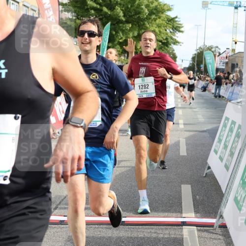 15.09.2024 - PSD Bank Halbmarathon Strokosch-Dieckow http://msf.ph/oto/7092689 15.09.2024 11:44:32 Ziel 962, 1166, 1180, 1227, 1256, 1275, 1282, 1317, 1334, 1389, 1628, 1909, 2496, 2556, 2667 meine-sportfotos.de
