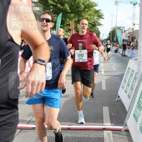 15.09.2024 - PSD Bank Halbmarathon Strokosch-Dieckow http://msf.ph/oto/7092692 15.09.2024 11:44:32 Ziel 962, 1166, 1180, 1227, 1256, 1275, 1282, 1317, 1334, 1389, 1628, 1909, 2496, 2556, 2667 meine-sportfotos.de