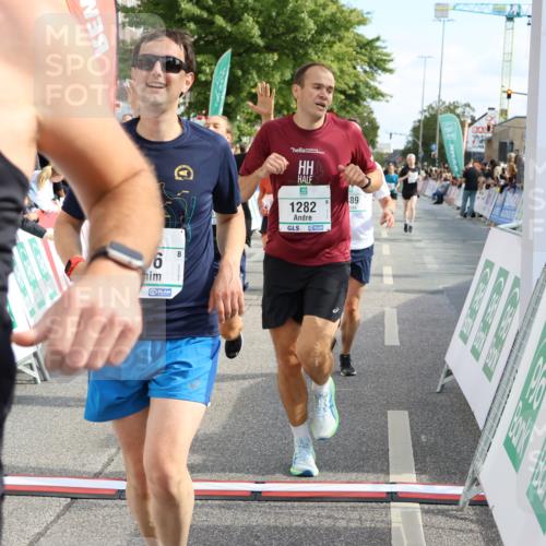 15.09.2024 - PSD Bank Halbmarathon Strokosch-Dieckow http://msf.ph/oto/7092694 15.09.2024 11:44:32 Ziel 962, 1166, 1180, 1227, 1256, 1275, 1282, 1317, 1334, 1389, 1628, 1909, 2496, 2556, 2667 meine-sportfotos.de