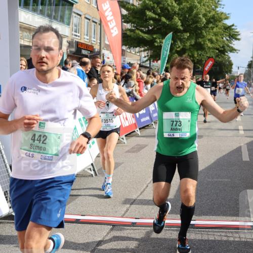 15.09.2024 - PSD Bank Halbmarathon Strokosch-Dieckow http://msf.ph/oto/7092866 15.09.2024 11:44:48 Ziel 442, 773, 962, 1179, 1206, 1227, 1317, 1450, 1583, 1598, 1734, 1806, 2496, 2534, 2554, 3515 meine-sportfotos.de