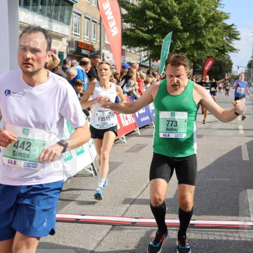 15.09.2024 - PSD Bank Halbmarathon Strokosch-Dieckow http://msf.ph/oto/7092870 15.09.2024 11:44:48 Ziel 442, 773, 962, 1179, 1206, 1227, 1317, 1450, 1583, 1598, 1734, 1806, 2496, 2534, 2554, 3515 meine-sportfotos.de