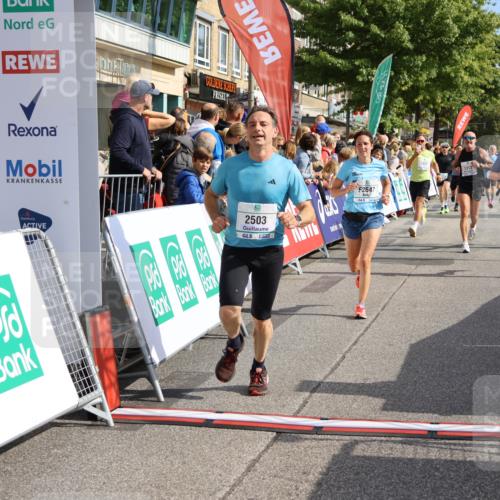 15.09.2024 - PSD Bank Halbmarathon Strokosch-Dieckow http://msf.ph/oto/7093141 15.09.2024 11:45:24 Ziel 916, 949, 1114, 1268, 1280, 1313, 1373, 1415, 1421, 1587, 1737, 1988, 2495, 2503, 2647, 2683, 3514 meine-sportfotos.de