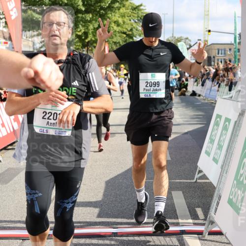 15.09.2024 - PSD Bank Halbmarathon Strokosch-Dieckow http://msf.ph/oto/7093778 15.09.2024 12:13:36 Ziel 1982, 2050, 2064, 2099, 2100, 2148, 2178, 2203, 2300, 2393, 3043, 3044, 3254, 3497 meine-sportfotos.de