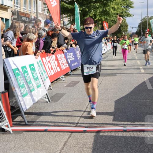 15.09.2024 - PSD Bank Halbmarathon Strokosch-Dieckow http://msf.ph/oto/7093848 15.09.2024 12:13:57 Ziel 1651, 1766, 3031, 3076, 3534 meine-sportfotos.de