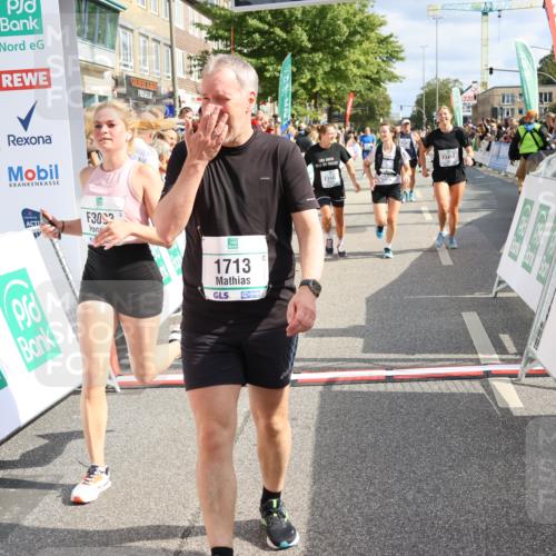 15.09.2024 - PSD Bank Halbmarathon Strokosch-Dieckow http://msf.ph/oto/7094114 15.09.2024 12:18:46 Ziel 1713, 1853, 2085, 2154, 2351, 2450, 3048, 3064, 3093, 3136, 3141, 3453, 3454 meine-sportfotos.de