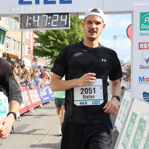 15.09.2024 - PSD Bank Halbmarathon Strokosch-Dieckow http://msf.ph/oto/7094160 15.09.2024 11:48:15 Ziel 1200, 1305, 1527, 1562, 1688, 2051, 2509, 2555, 2672, 2745, 2934 meine-sportfotos.de