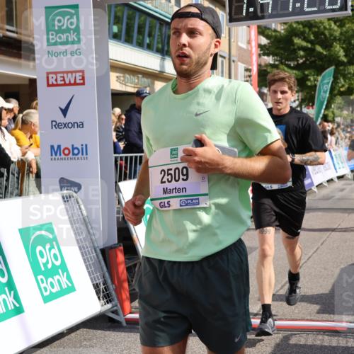 15.09.2024 - PSD Bank Halbmarathon Strokosch-Dieckow http://msf.ph/oto/7094169 15.09.2024 11:48:16 Ziel 1200, 1305, 1527, 1562, 1688, 2051, 2509, 2555, 2745, 2934 meine-sportfotos.de