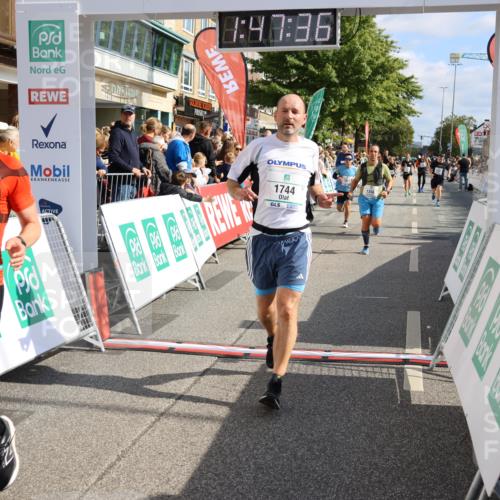 15.09.2024 - PSD Bank Halbmarathon Strokosch-Dieckow http://msf.ph/oto/7094220 15.09.2024 11:48:27 Ziel 833, 1200, 1264, 1356, 1513, 1520, 1527, 1562, 1744, 2484, 2509, 2555, 2563, 2745, 3556 meine-sportfotos.de