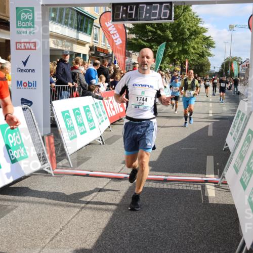 15.09.2024 - PSD Bank Halbmarathon Strokosch-Dieckow http://msf.ph/oto/7094224 15.09.2024 11:48:27 Ziel 833, 1200, 1264, 1356, 1513, 1520, 1527, 1562, 1744, 2484, 2509, 2555, 2563, 2745, 3556 meine-sportfotos.de
