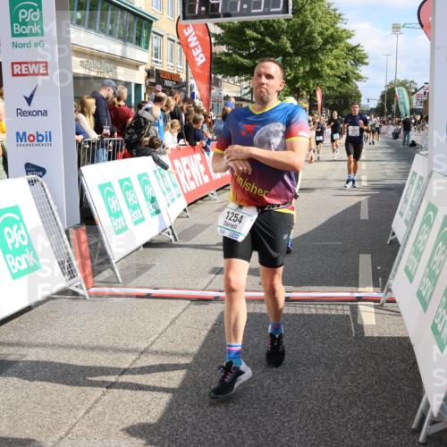 15.09.2024 - PSD Bank Halbmarathon Strokosch-Dieckow http://msf.ph/oto/7094294 15.09.2024 11:48:44 Ziel 782, 833, 1182, 1254, 1264, 1307, 1321, 1374, 1419, 1519, 1520, 1532, 2484, 2944 meine-sportfotos.de