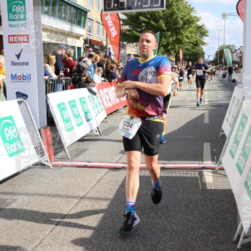 15.09.2024 - PSD Bank Halbmarathon Strokosch-Dieckow http://msf.ph/oto/7094298 15.09.2024 11:48:44 Ziel 782, 833, 1182, 1254, 1264, 1307, 1321, 1374, 1419, 1519, 1520, 1532, 2484, 2944 meine-sportfotos.de
