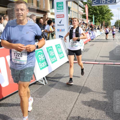 15.09.2024 - PSD Bank Halbmarathon Strokosch-Dieckow http://msf.ph/oto/7094338 15.09.2024 12:19:20 Ziel 1728, 1729, 2149, 2412, 2821, 3106, 3258, 3419, 3446, 3447, 3500, 3561 meine-sportfotos.de