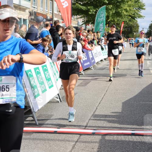15.09.2024 - PSD Bank Halbmarathon Strokosch-Dieckow http://msf.ph/oto/7094511 15.09.2024 12:04:52 Ziel 1938, 2134, 2708, 2871, 2960, 2965, 3004 meine-sportfotos.de