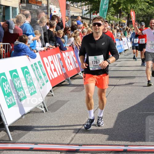 15.09.2024 - PSD Bank Halbmarathon Strokosch-Dieckow http://msf.ph/oto/7094774 15.09.2024 11:52:01 Ziel 1192, 1494, 1553, 1767, 1772, 1793, 2487, 2536, 2566, 2569, 2636, 2725, 2775, 2825, 2835, 3035, 3518, 3547 meine-sportfotos.de