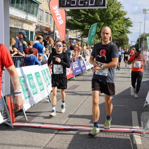 15.09.2024 - PSD Bank Halbmarathon Strokosch-Dieckow http://msf.ph/oto/7095131 15.09.2024 11:52:55 Ziel 1197, 1210, 1276, 1342, 1378, 1416, 1511, 1569, 1573, 1595, 1676, 1685, 1696, 1776, 1798, 1801, 1812, 1834, 1893, 1907, 2130, 2153, 2507, 2663, 2712, 2744, 2844, 3527 meine-sportfotos.de