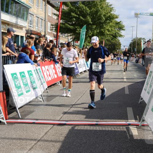 15.09.2024 - PSD Bank Halbmarathon Strokosch-Dieckow http://msf.ph/oto/7095170 15.09.2024 11:53:11 Ziel 1188, 1511, 1543, 1573, 1676, 1685, 1754, 1808, 1811, 1907, 2130, 2174, 2553, 2663, 2741, 2744 meine-sportfotos.de