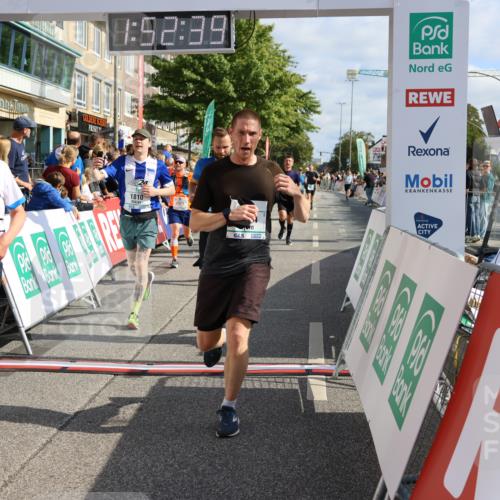 15.09.2024 - PSD Bank Halbmarathon Strokosch-Dieckow http://msf.ph/oto/7095213 15.09.2024 11:53:30 Ziel 979, 1442, 1444, 1495, 1507, 1510, 1538, 1550, 1601, 1810, 1872, 1915, 2224, 2571, 2703 meine-sportfotos.de