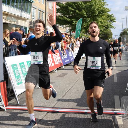 15.09.2024 - PSD Bank Halbmarathon Strokosch-Dieckow http://msf.ph/oto/7095288 15.09.2024 11:53:48 Ziel 1295, 1495, 1503, 1561, 1601, 1621, 1727, 1916, 1925, 2146, 2499, 2753, 2814, 2815 meine-sportfotos.de