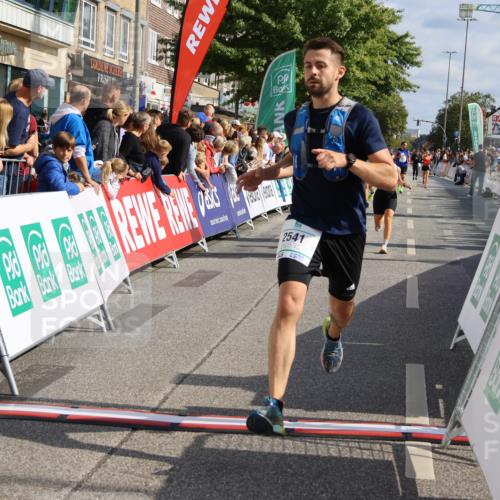 15.09.2024 - PSD Bank Halbmarathon Strokosch-Dieckow http://msf.ph/oto/7095392 15.09.2024 11:54:29 Ziel 1537, 1681, 1976, 1995, 2541, 2706, 2733, 2757, 3229 meine-sportfotos.de