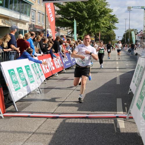 15.09.2024 - PSD Bank Halbmarathon Strokosch-Dieckow http://msf.ph/oto/7095436 15.09.2024 11:55:00 Ziel 758, 790, 834, 1205, 1588, 1762, 1803, 1871, 1887, 2695, 2818, 3517 meine-sportfotos.de