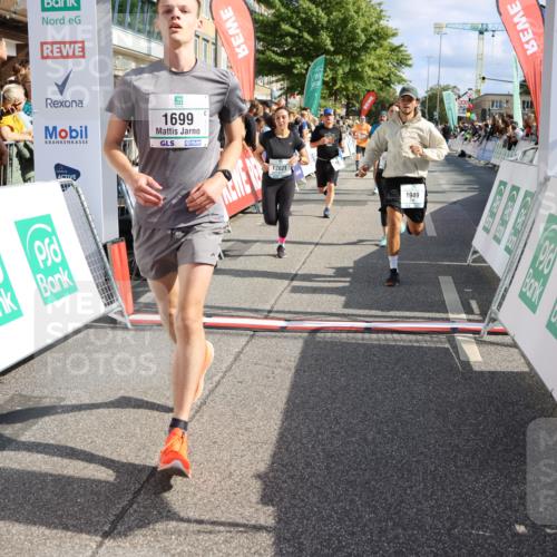 15.09.2024 - PSD Bank Halbmarathon Strokosch-Dieckow http://msf.ph/oto/7095702 15.09.2024 12:09:08 Ziel 1664, 1699, 1912, 1949, 2165, 2240, 2621, 2796, 2891, 2908, 3200 meine-sportfotos.de