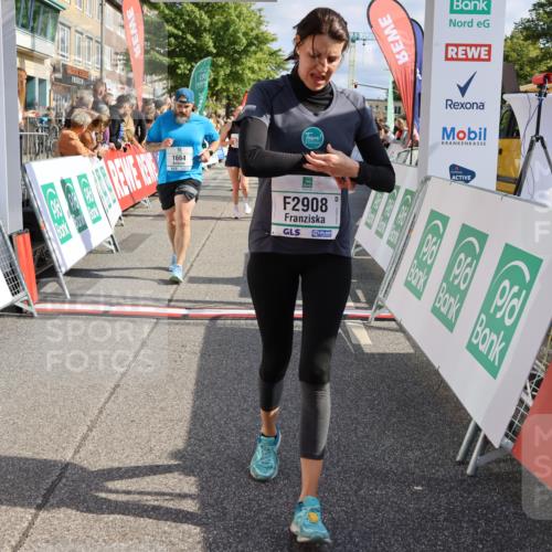 15.09.2024 - PSD Bank Halbmarathon Strokosch-Dieckow http://msf.ph/oto/7095718 15.09.2024 12:09:11 Ziel 1446, 1664, 1699, 1786, 1912, 1949, 2165, 2214, 2240, 2621, 2796, 2891, 2908, 3200 meine-sportfotos.de