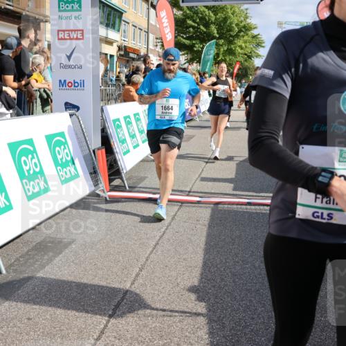 15.09.2024 - PSD Bank Halbmarathon Strokosch-Dieckow http://msf.ph/oto/7095722 15.09.2024 12:09:12 Ziel 1446, 1664, 1699, 1786, 1912, 1949, 2165, 2214, 2240, 2621, 2796, 2891, 2908, 3200 meine-sportfotos.de