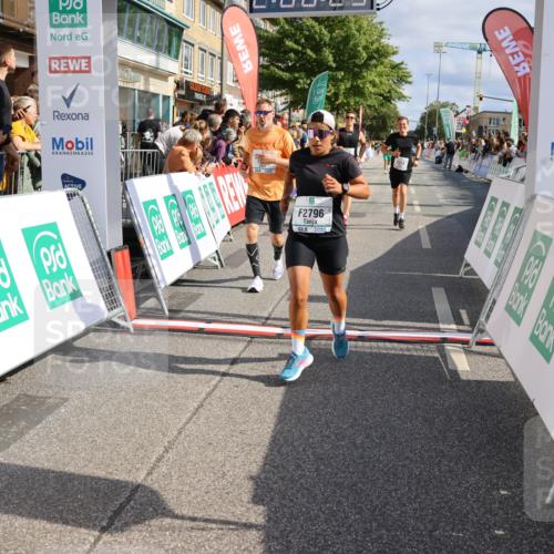 15.09.2024 - PSD Bank Halbmarathon Strokosch-Dieckow http://msf.ph/oto/7095756 15.09.2024 12:09:16 Ziel 1446, 1664, 1699, 1786, 1912, 1949, 2165, 2214, 2240, 2621, 2796, 2891, 2908, 3060, 3200 meine-sportfotos.de