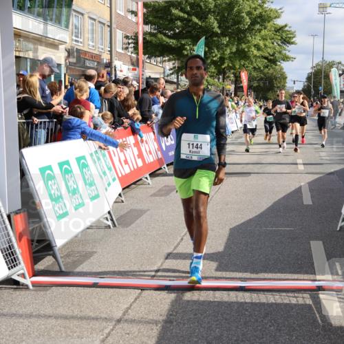 15.09.2024 - PSD Bank Halbmarathon Strokosch-Dieckow http://msf.ph/oto/7095773 15.09.2024 11:57:14 Ziel 787, 977, 980, 1144, 1325, 1508, 1526, 1584, 1753, 1935, 2021, 2054, 2292, 2333, 2388, 2780, 2879, 2922 meine-sportfotos.de