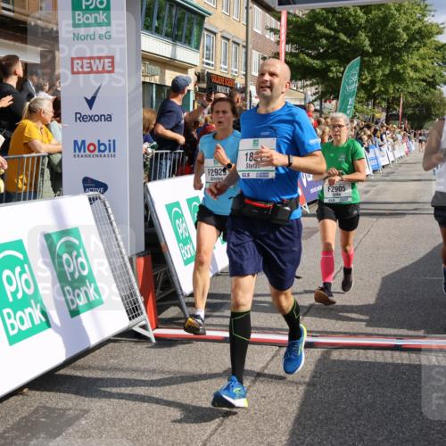 15.09.2024 - PSD Bank Halbmarathon Strokosch-Dieckow http://msf.ph/oto/7095888 15.09.2024 11:57:50 Ziel 978, 1281, 1289, 1431, 1505, 1647, 1827, 1920, 1987, 2141, 2510, 2905, 2929 meine-sportfotos.de