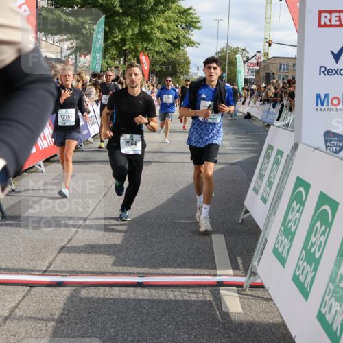 15.09.2024 - PSD Bank Halbmarathon Strokosch-Dieckow http://msf.ph/oto/7095944 15.09.2024 11:58:08 Ziel 806, 1289, 1302, 1530, 1708, 1900, 1987, 2512, 2542, 2564, 2572, 2664, 2751, 3525 meine-sportfotos.de
