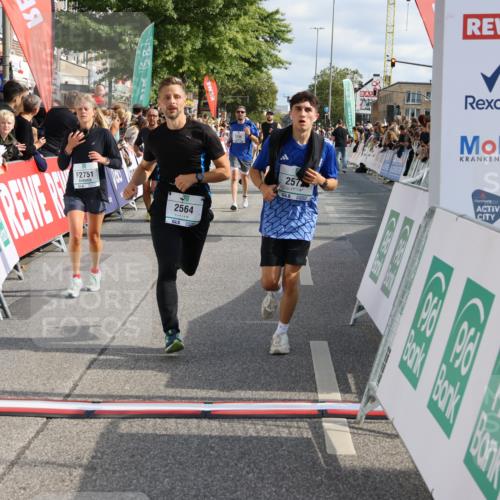 15.09.2024 - PSD Bank Halbmarathon Strokosch-Dieckow http://msf.ph/oto/7095949 15.09.2024 11:58:09 Ziel 806, 1289, 1302, 1530, 1708, 1900, 1987, 2512, 2542, 2564, 2572, 2664, 2751, 3525 meine-sportfotos.de
