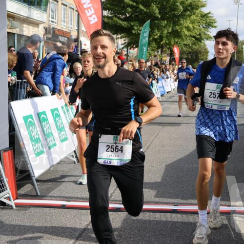 15.09.2024 - PSD Bank Halbmarathon Strokosch-Dieckow http://msf.ph/oto/7095959 15.09.2024 11:58:09 Ziel 806, 1289, 1302, 1530, 1708, 1900, 1987, 2512, 2542, 2564, 2572, 2664, 2751, 3525 meine-sportfotos.de