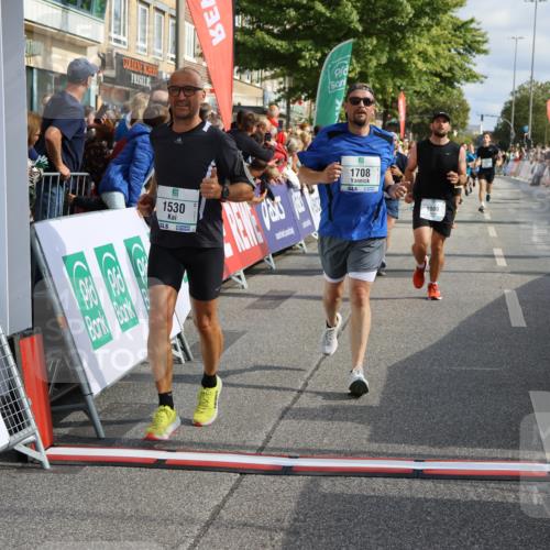 15.09.2024 - PSD Bank Halbmarathon Strokosch-Dieckow http://msf.ph/oto/7095962 15.09.2024 11:58:13 Ziel 806, 975, 1302, 1417, 1449, 1530, 1708, 1900, 2512, 2542, 2564, 2572, 2664, 2751, 2763, 3525 meine-sportfotos.de