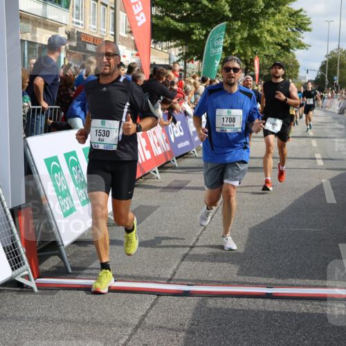 15.09.2024 - PSD Bank Halbmarathon Strokosch-Dieckow http://msf.ph/oto/7095966 15.09.2024 11:58:13 Ziel 806, 975, 1302, 1417, 1449, 1530, 1708, 1900, 2512, 2542, 2564, 2572, 2664, 2751, 2763, 3525 meine-sportfotos.de