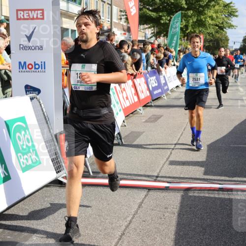 15.09.2024 - PSD Bank Halbmarathon Strokosch-Dieckow http://msf.ph/oto/7096077 15.09.2024 12:10:18 Ziel 1639, 1694, 1820, 1864, 1993, 1998, 2053, 2308, 2531, 2788, 2915, 2937, 2993, 3117, 3187 meine-sportfotos.de