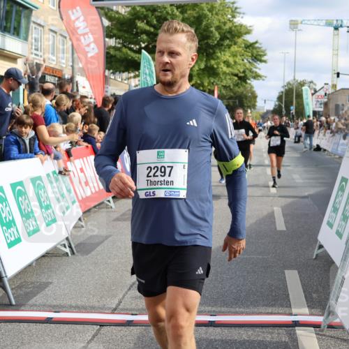 15.09.2024 - PSD Bank Halbmarathon Strokosch-Dieckow http://msf.ph/oto/7096140 15.09.2024 11:59:09 Ziel 1711, 1822, 1870, 1890, 1919, 1955, 1992, 2230, 2297, 2721, 2756, 2760, 2956, 3022, 3051, 3528, 3551 meine-sportfotos.de